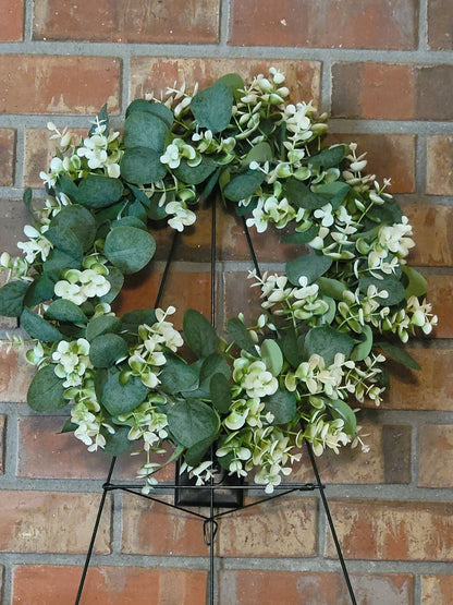 17 inch Eucalyptus Boxwood Wreath