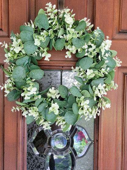 17 inch Eucalyptus Boxwood Wreath